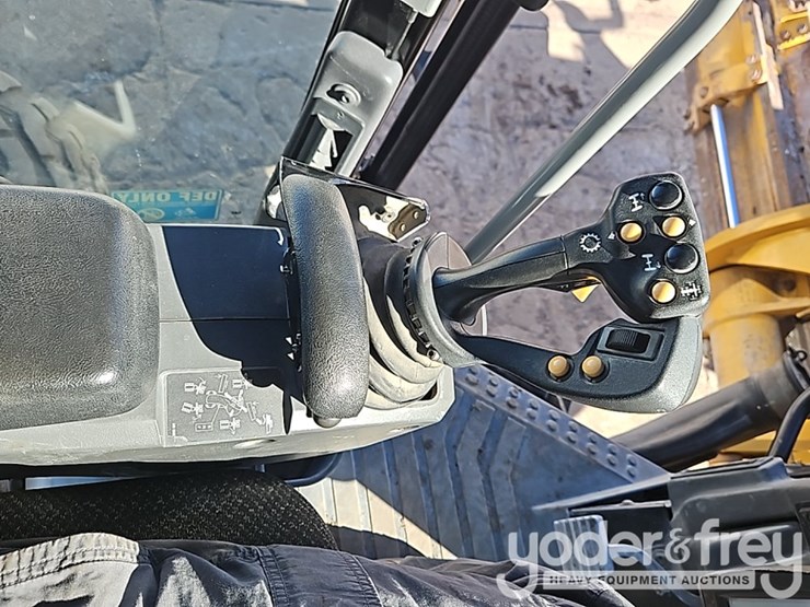 2019-caterpillar-12m3-image-36