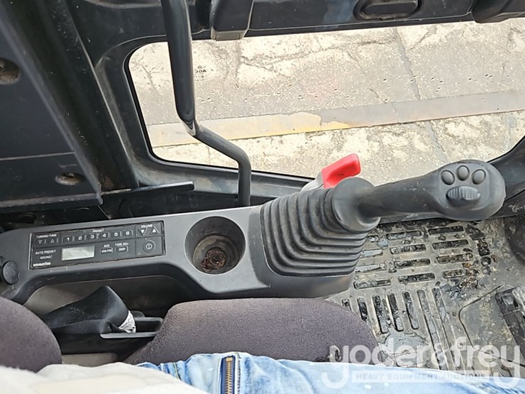 2021-komatsu-pc210-lc-11-image-37