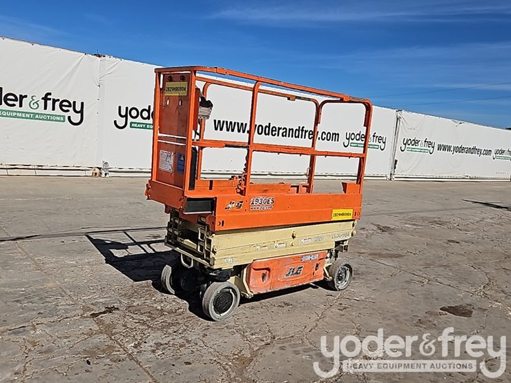 2016-jlg-1930es-image-1