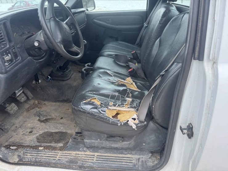 2002-chevrolet-silverado-2500-image-14