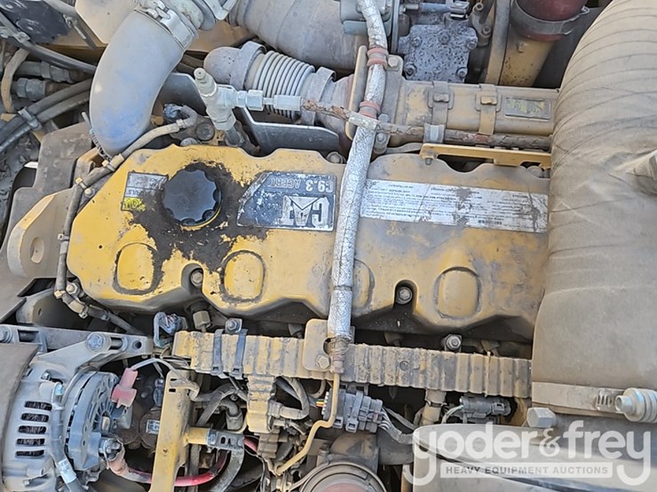 2016-caterpillar-725c2-image-31