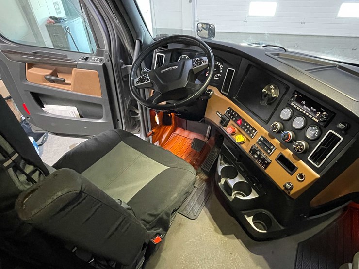 #6224-•-2022-freightliner-cascadia-semi-truck-(title-in-delay)-image-90