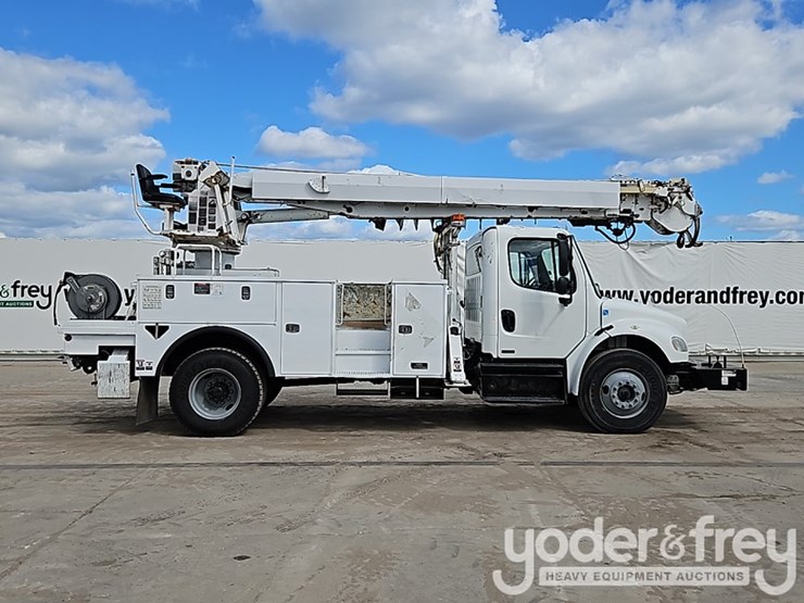 2011-freightliner-m2-106-image-6