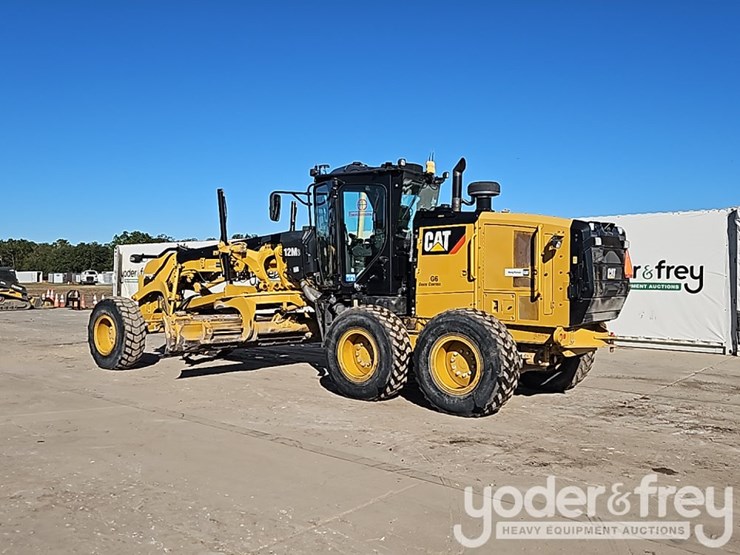 2019-caterpillar-12m3-image-4