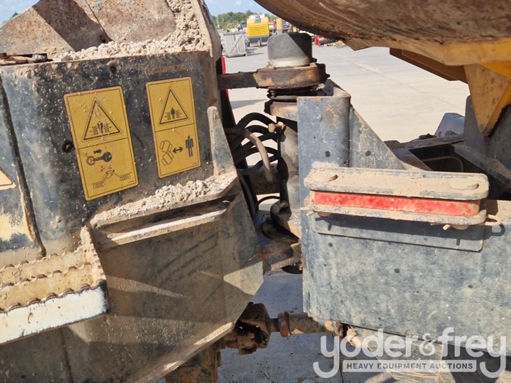 2015-jcb-6tst-image-17