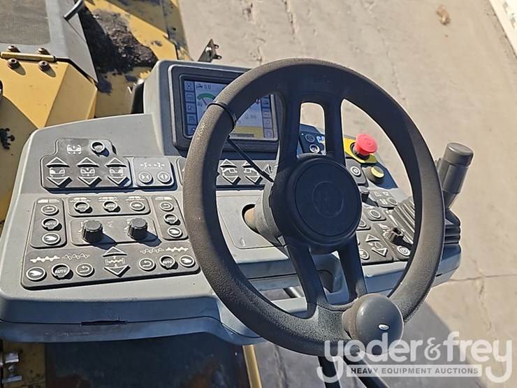 2017-caterpillar-ap-1000f-image-32