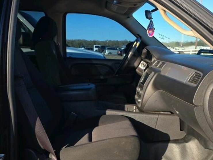 2013-chevrolet-tahoe-image-8