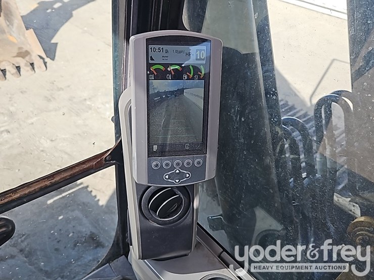 2017-caterpillar-330fl-image-38