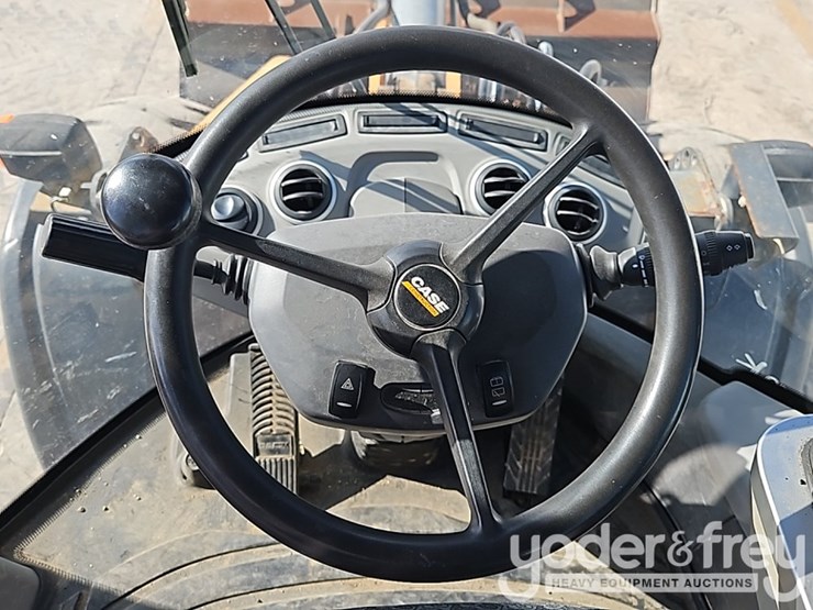 2017-case-621g-image-32