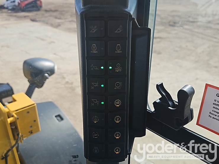 2026-caterpillar-926-image-27