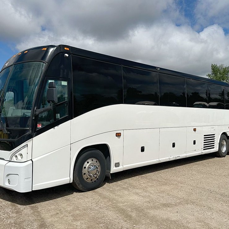2013 MCI J4500