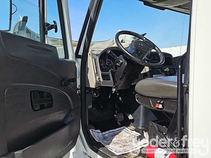 2016-international-durastar-4300-image-29