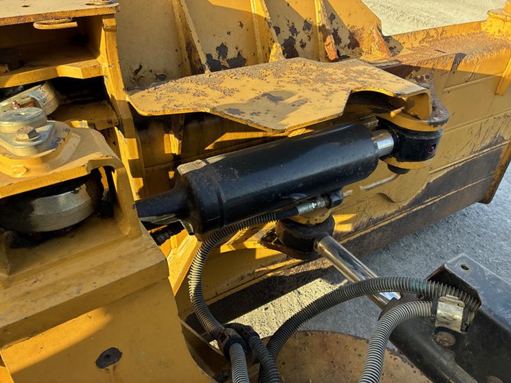 2016-caterpillar-d6n-lgp-image-19