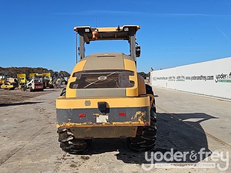 2018-volvo-sd115b-image-16