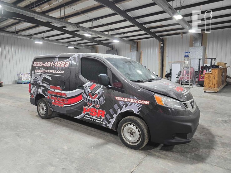 2014-nissan-nv200-image-2