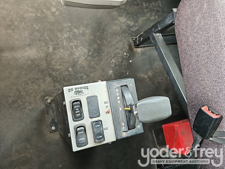 2021-peterbilt-567-image-30