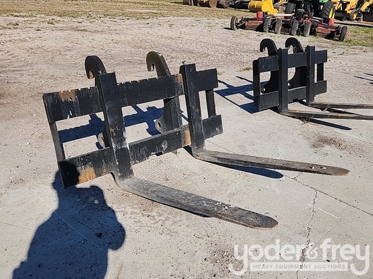 48"-forks-to-suit-cat-420-backhoe-image-2