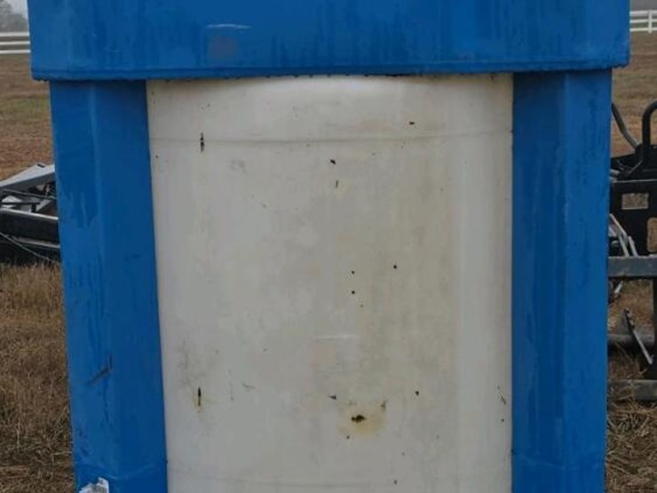 large-plastic-tank-on-skid-image-1