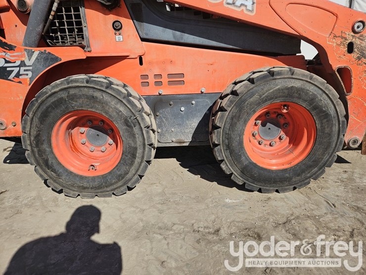 2015-kubota-ssv75-image-8