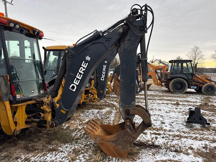 2022-john-deere-310-image-5