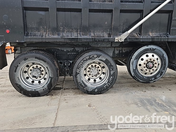 2021-peterbilt-567-image-8