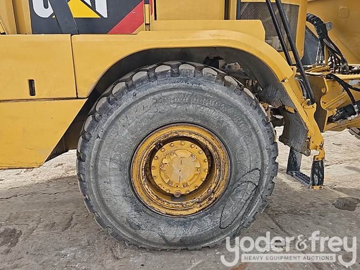 2016-caterpillar-725c2-image-13