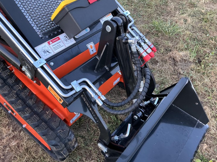 #1002-•-unused-future-ft36c-skid-steer-loader-image-18