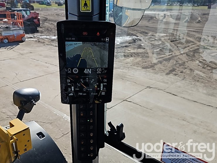 2026-caterpillar-926-image-30