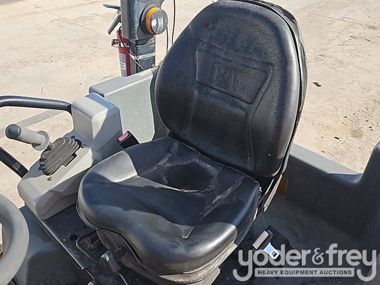 2018-caterpillar-cb34b-image-19