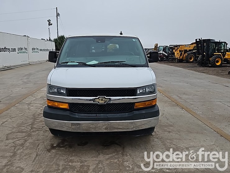 2019-chevrolet-3500-image-11