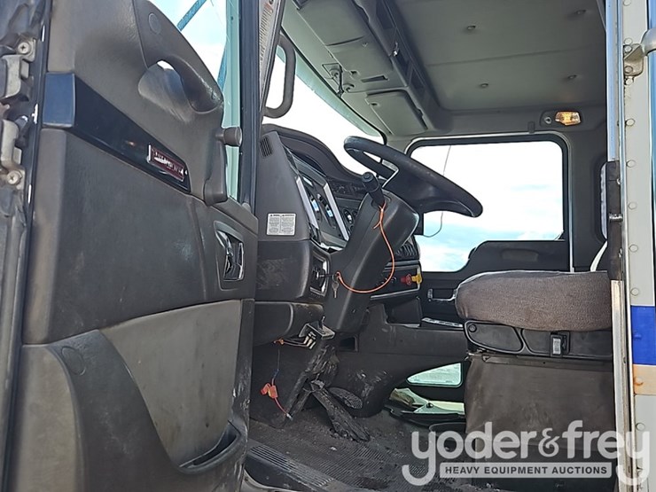 2011-kenworth-t470-image-22