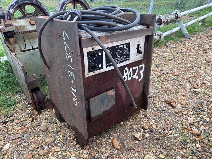 #8023-•-sears-welding-machine-image-1