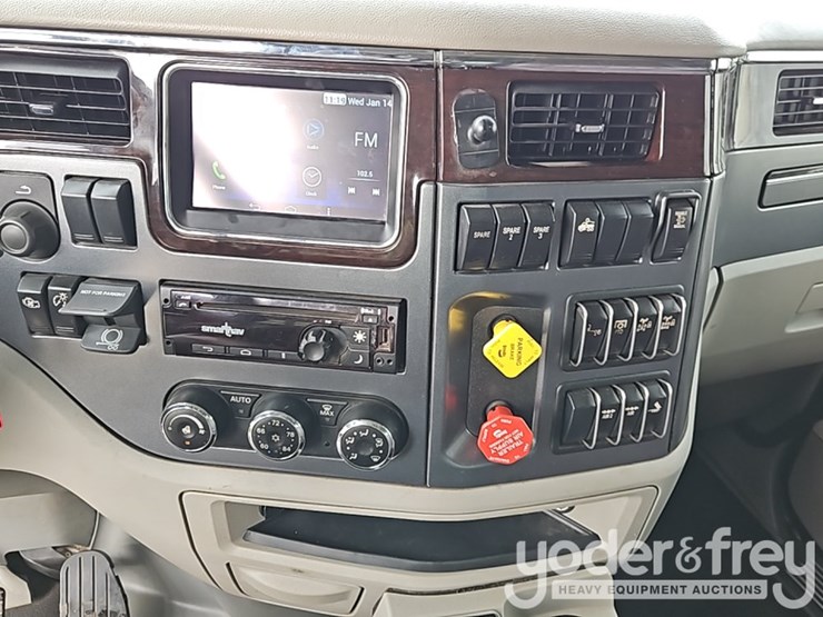 2021-peterbilt-567-image-29