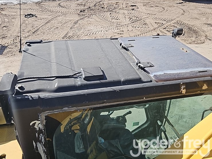 2017-caterpillar-330fl-image-19