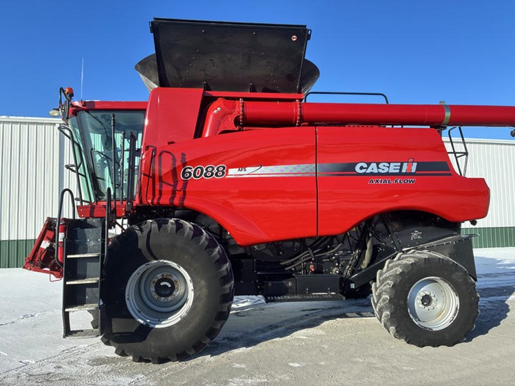 2010-case-ih-6088-image-4