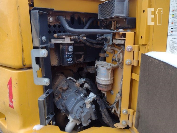 2021-deere-85g-image-47