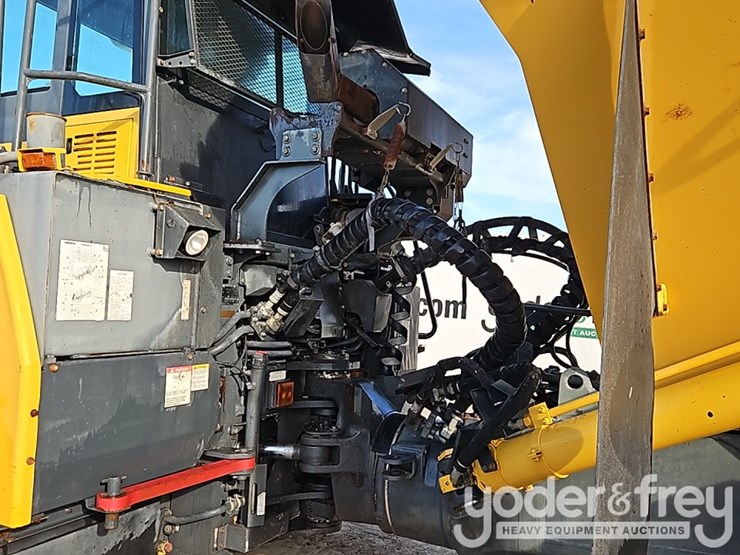 2015-komatsu-hm400-image-16