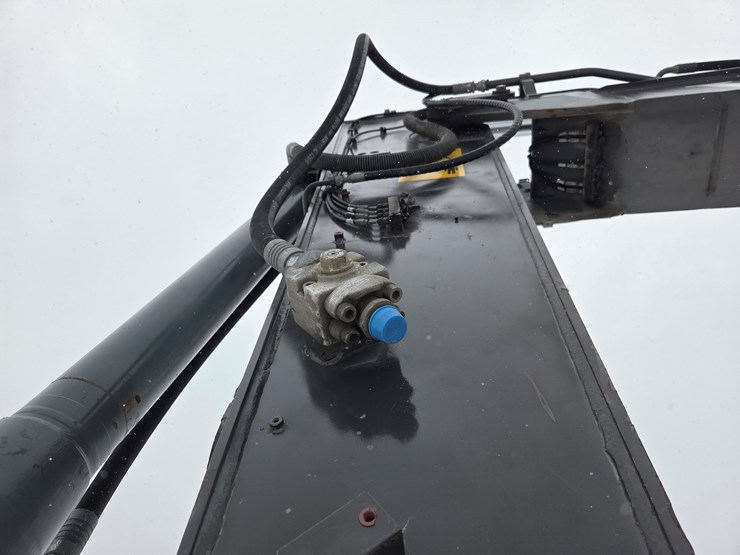 2010-volvo-ew180c-image-29