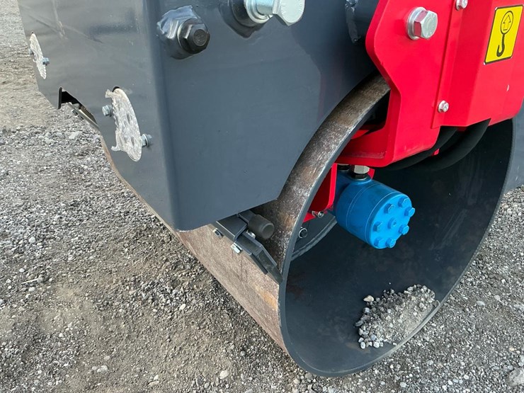 #1253-•-unused-future-ft1000-ride-on-road-roller-image-15