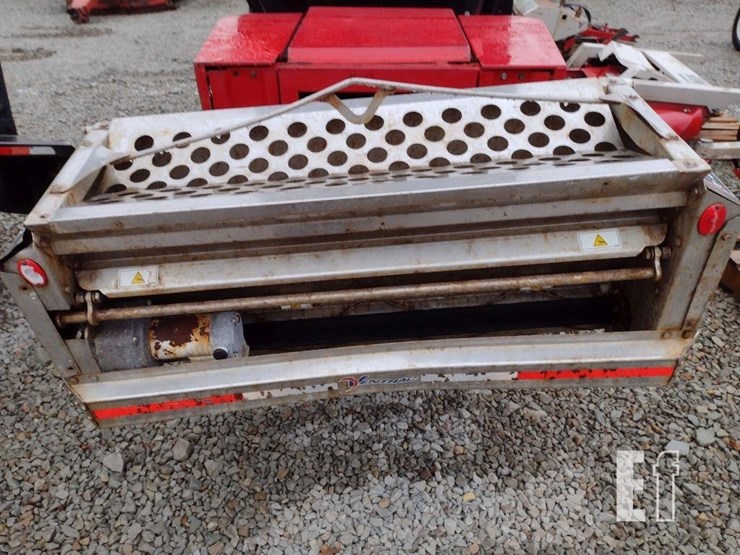 ventrac-3400l-lawn-mower-w/broom-image-30