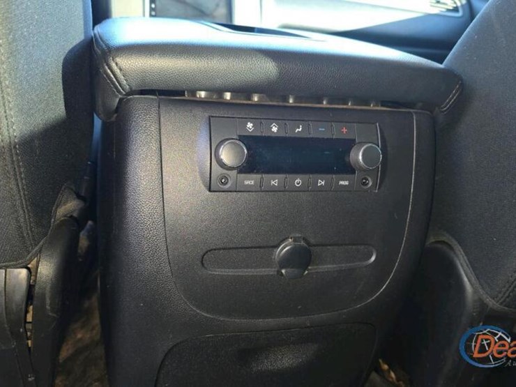 2013-chevrolet-tahoe-image-15