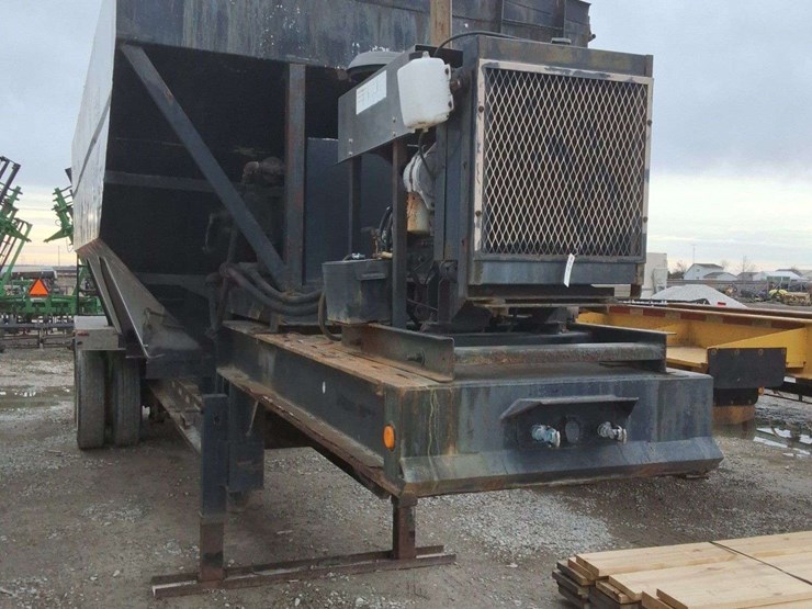 adams-semi-dry-fertilizer-tender-with-engine,-side-auger-unload-image-2