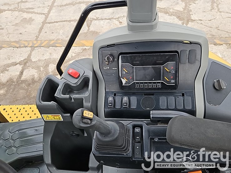 2022-caterpillar-420-xe-image-24