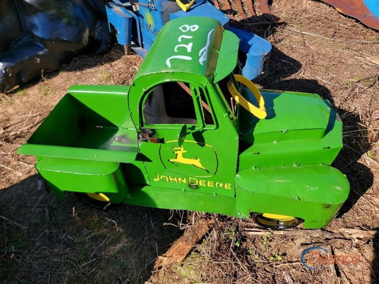 metal-john-deere-truck-image-1