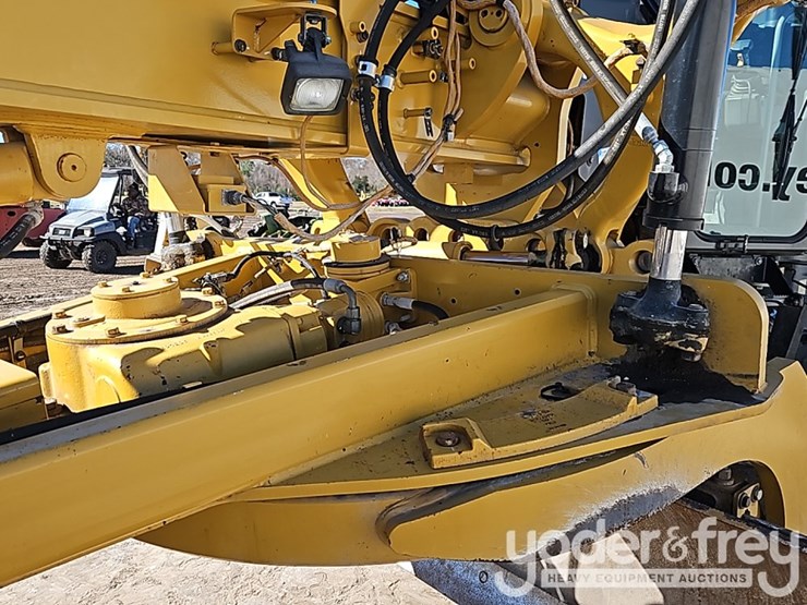 2019-caterpillar-12m3-image-21