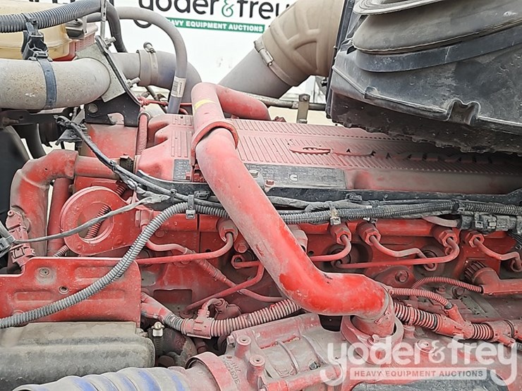 2021-peterbilt-567-image-22