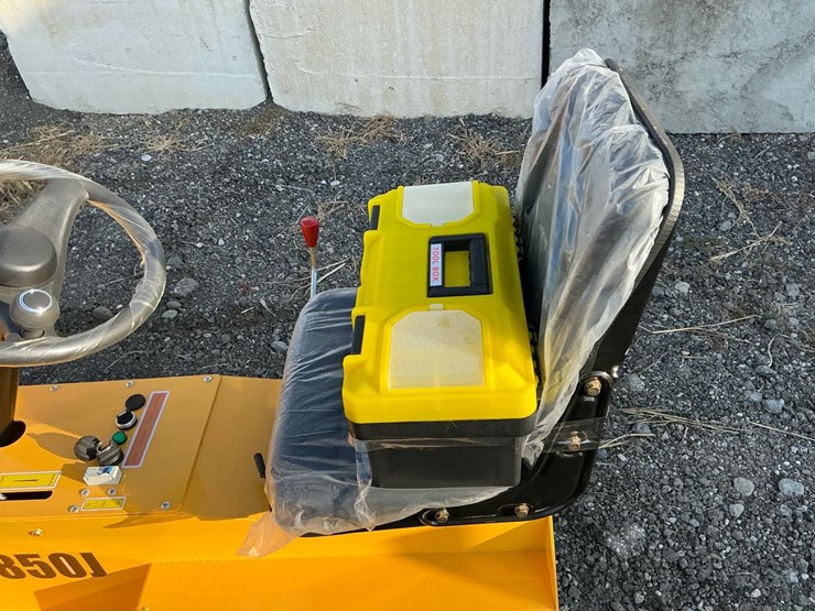 #1252-•-unused-future-ft850-ride-on-road-roller-image-16