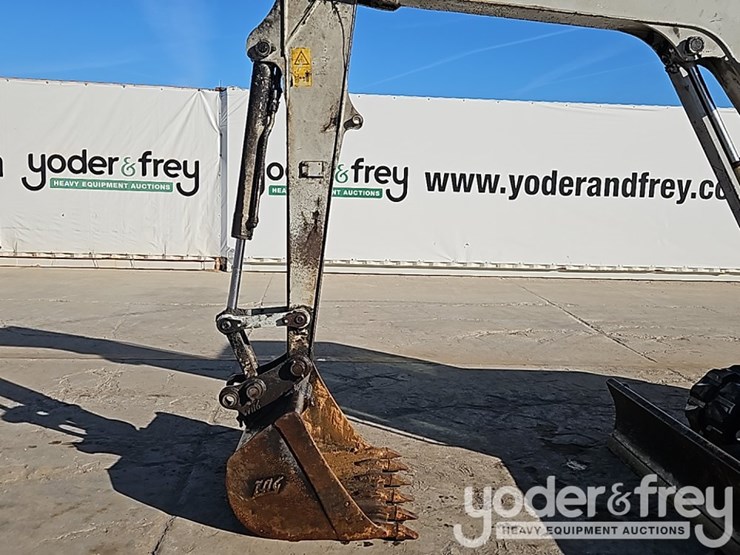 2012-takeuchi-tb250-image-18