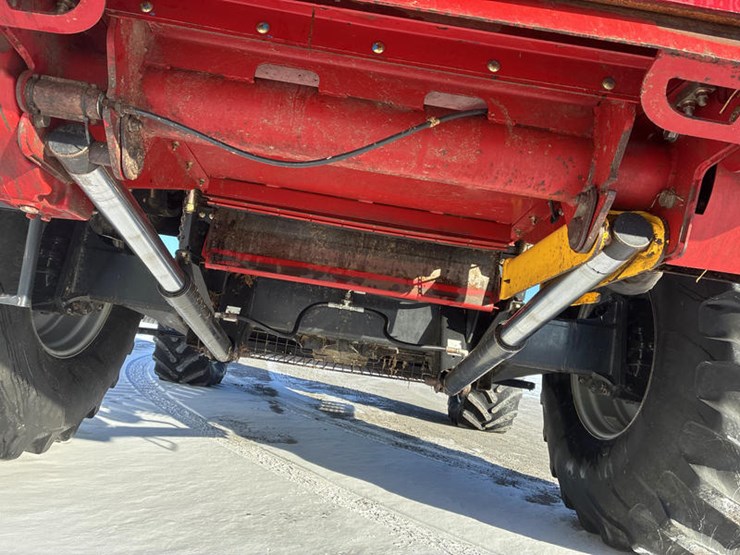 2010-case-ih-6088-image-28