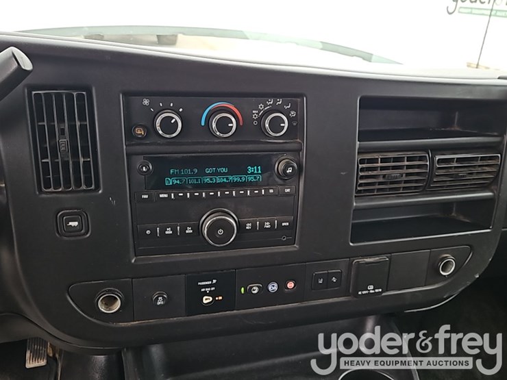 2019-chevrolet-3500-image-30